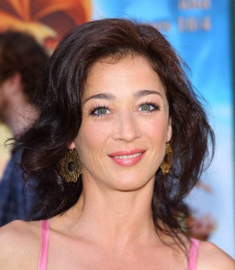 Moira Kelly Biography, Net Worth, Kids, Age, Height, Movies And More - age, height, girl friend, wife, networth, wiki, biography